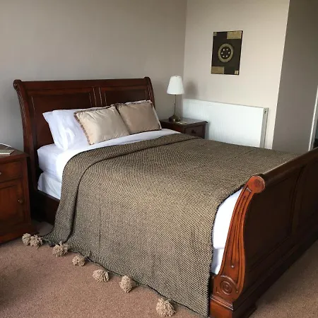 Castlehacket House 3*